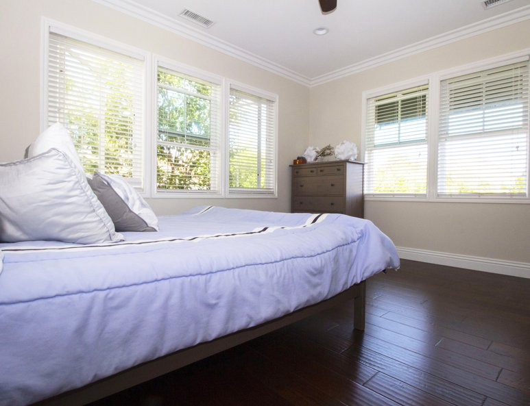 Bonus bedroom with ample lighting and en suite.